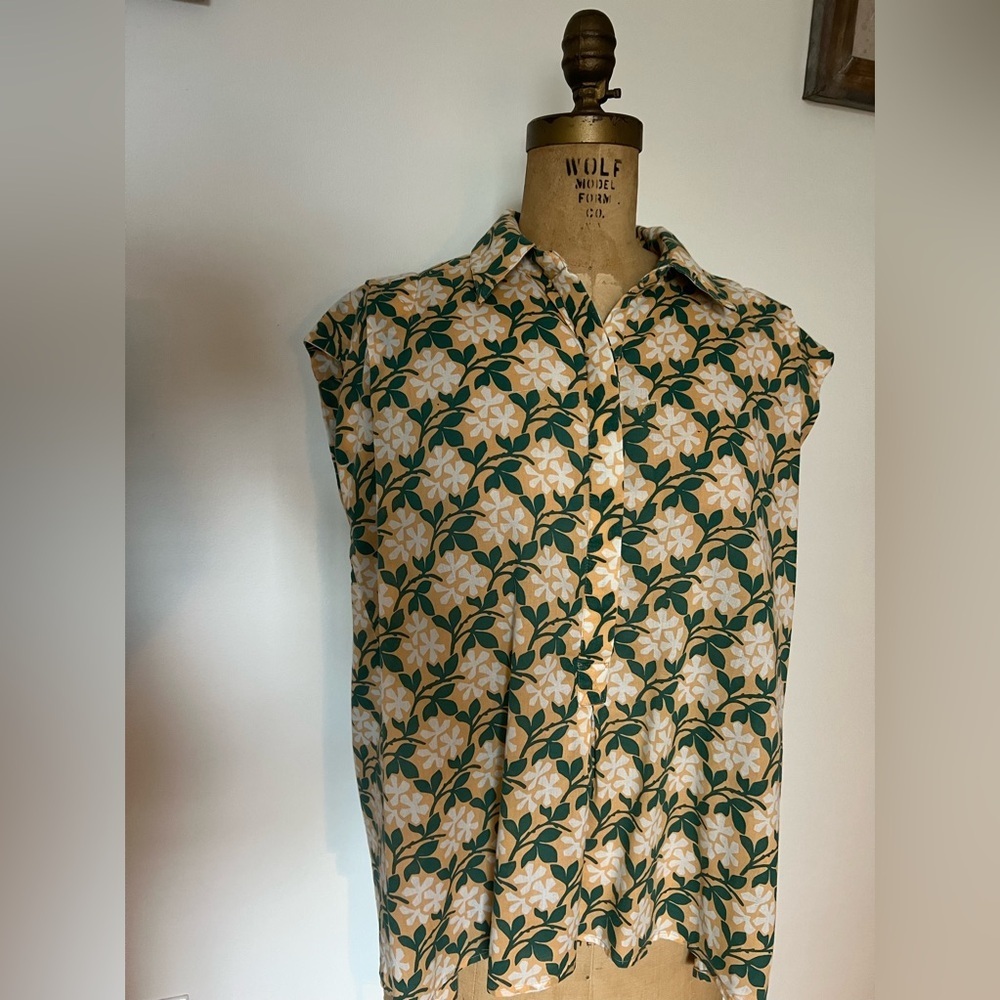 Anthropologie Floral Print Sleeveless Button-Up Top in Cream & Green